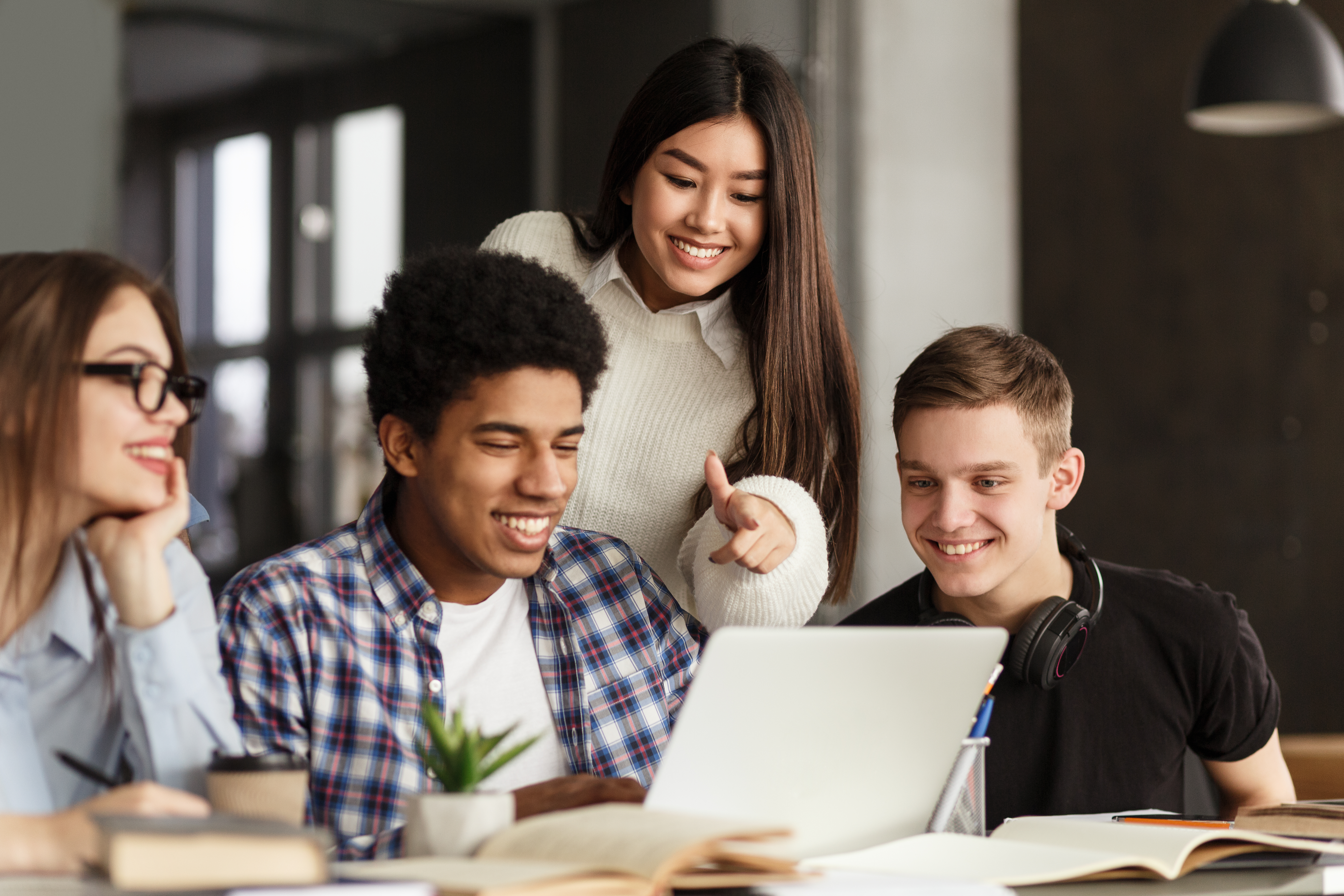 How to Find Summer Intern Housing - Group of Kids Looking over a laptop together