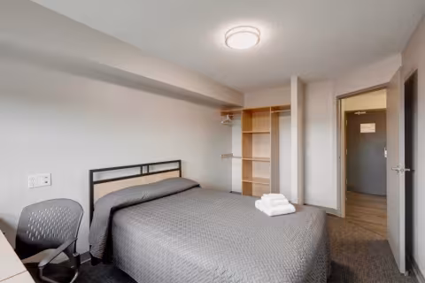 Residence & Conference Centre - Toronto - Suite Bedroom